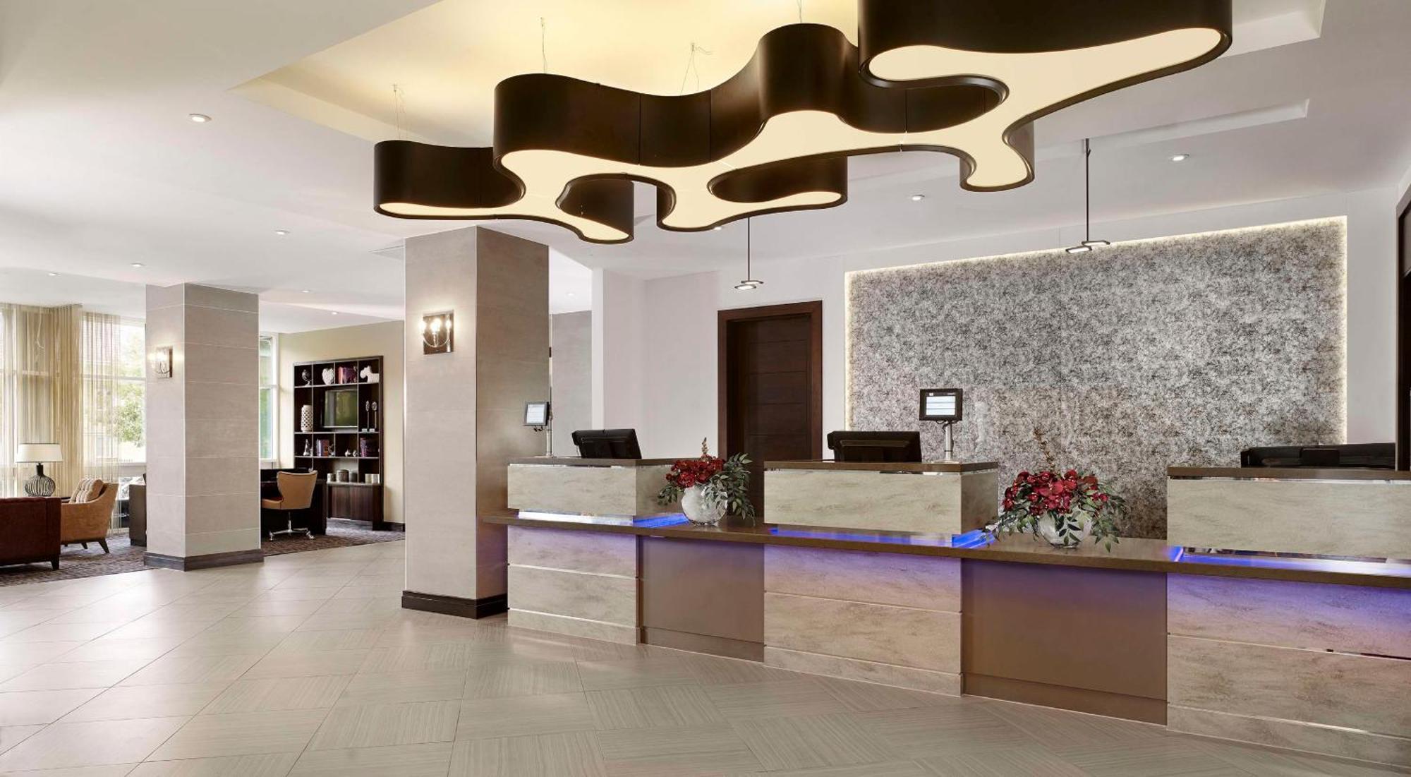 Hotel Doubletree By Hilton Woking Exterior foto
