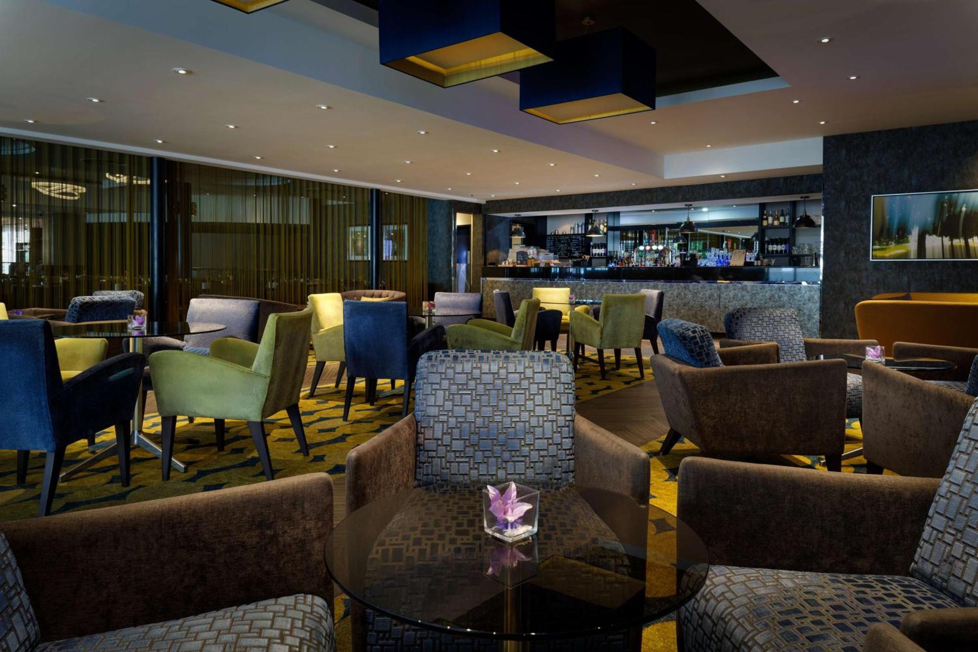 Hotel Doubletree By Hilton Woking Exterior foto