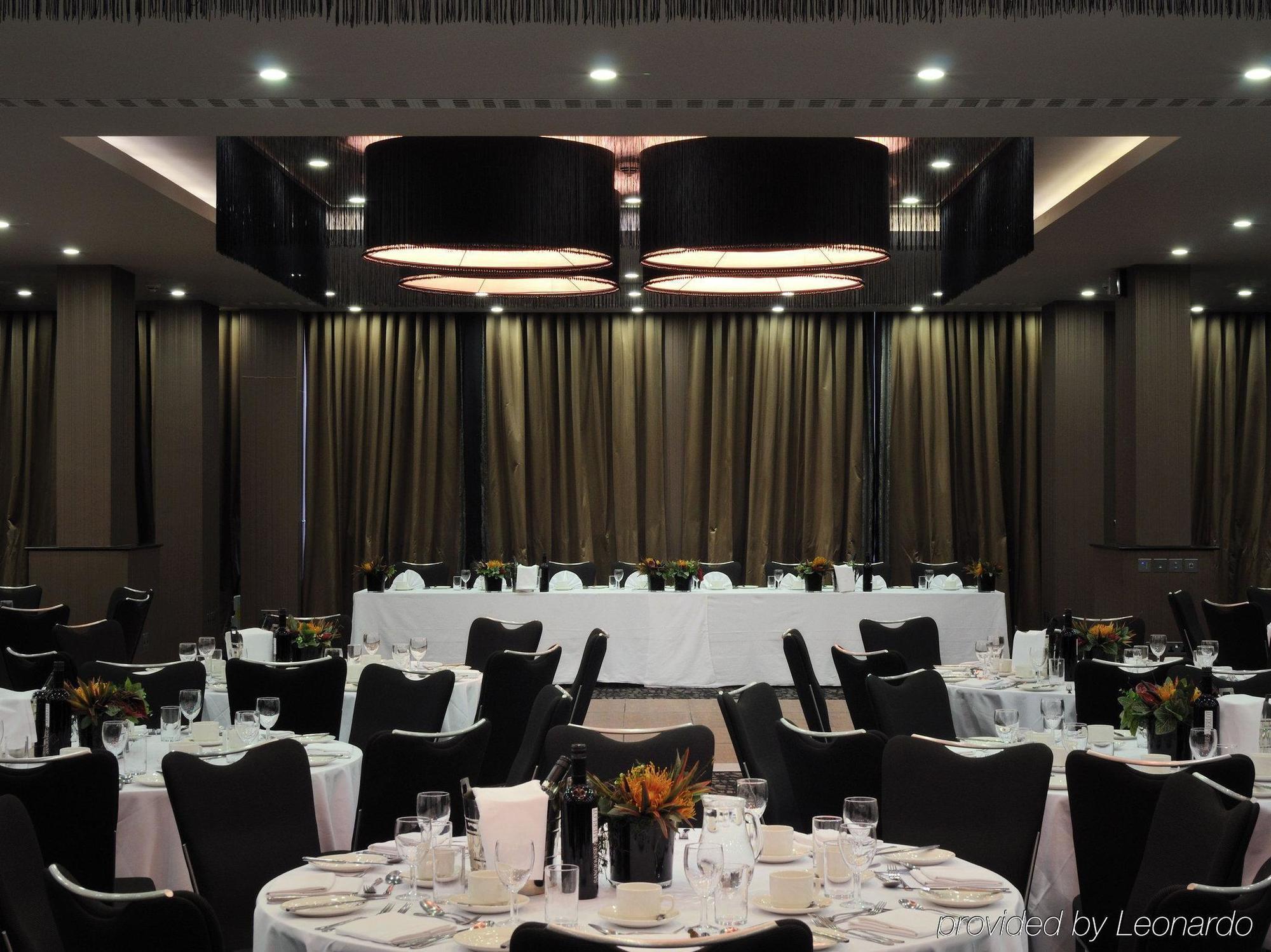 Hotel Doubletree By Hilton Woking Exterior foto